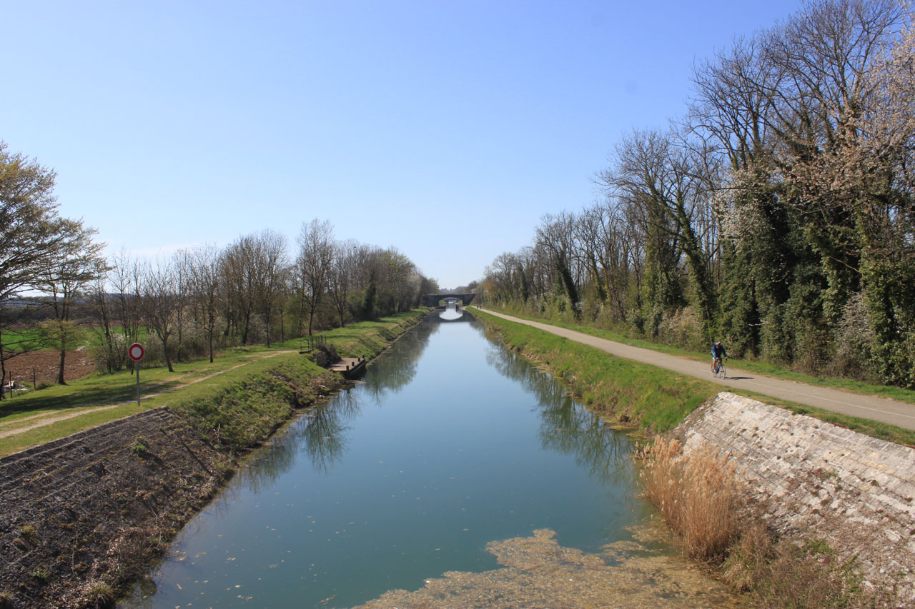 Canal et piste cyclable