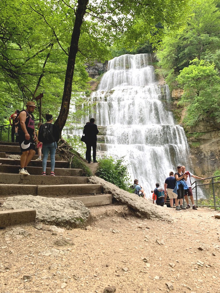 Les Cascades du Hérisson, site très fréquenté